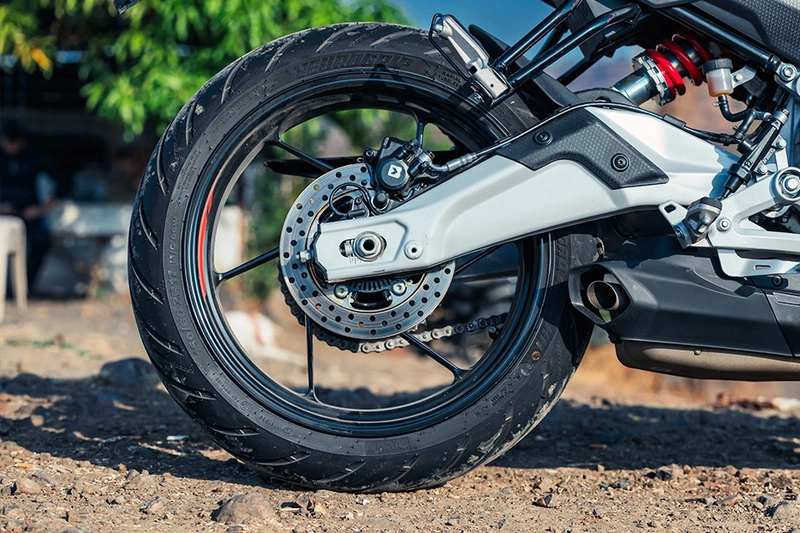Aprilia Tuono 457