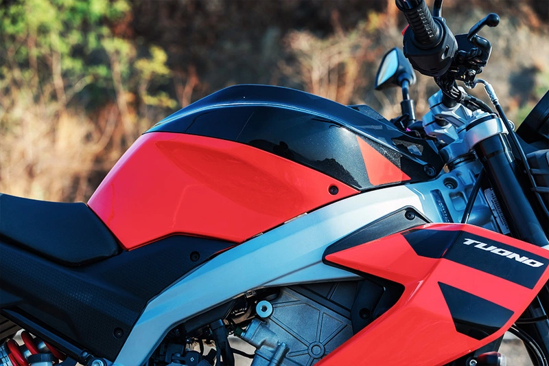 Aprilia Tuono 457
