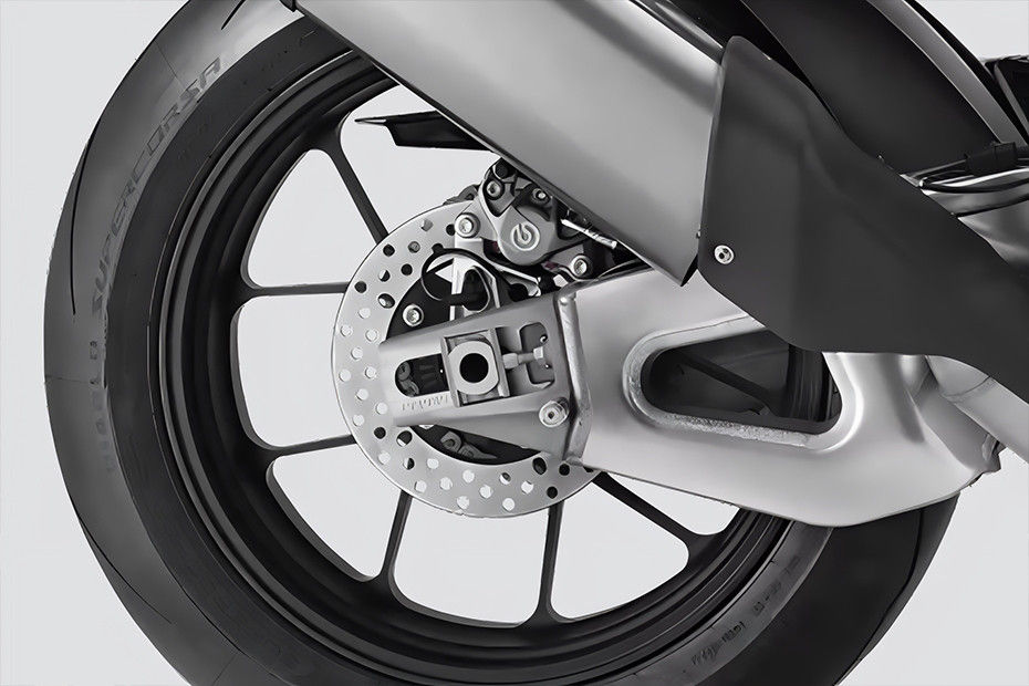 Aprilia RSV4 Price - Features, Images & Reviews