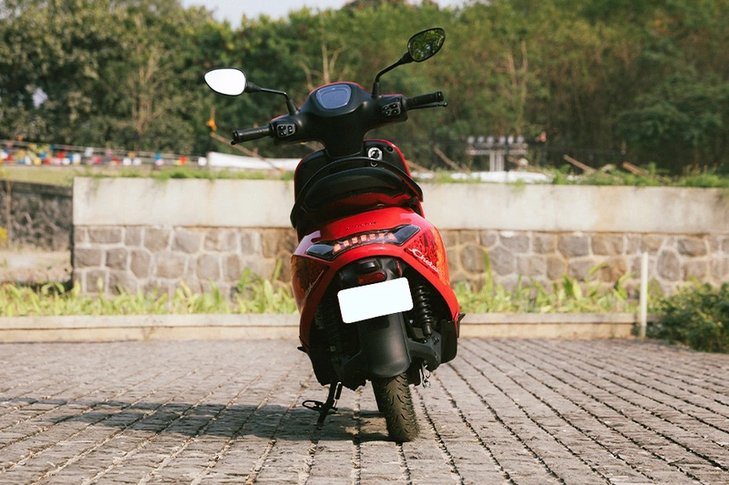 Bajaj Chetak C2501