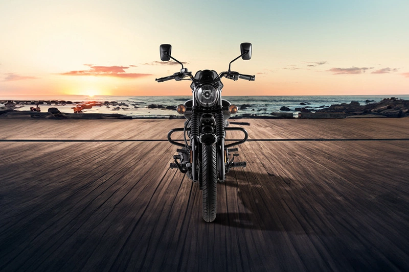 Bajaj Avenger 220 Street