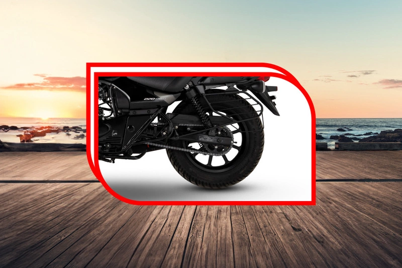 Bajaj Avenger 220 Street