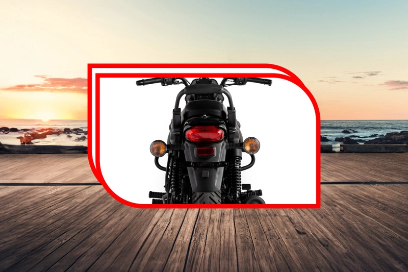 Bajaj Avenger 220 Street