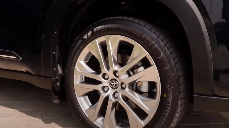 Toyota Innova Hycross