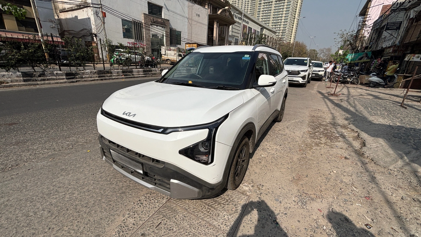 Kia Carens Clavis image 1