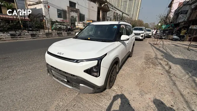 Kia Carens Clavis in white