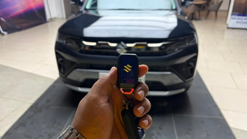 Maruti Suzuki Brezza Front view with smart key (Suzuki logo side)