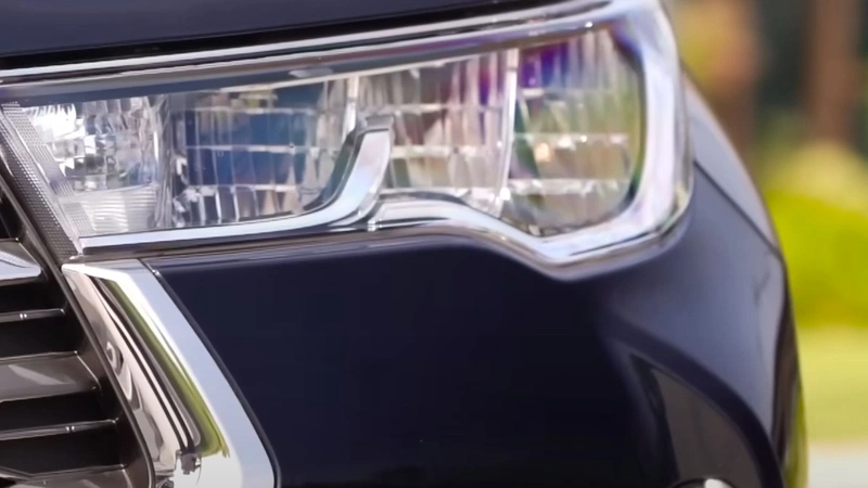 Toyota Innova Hycross