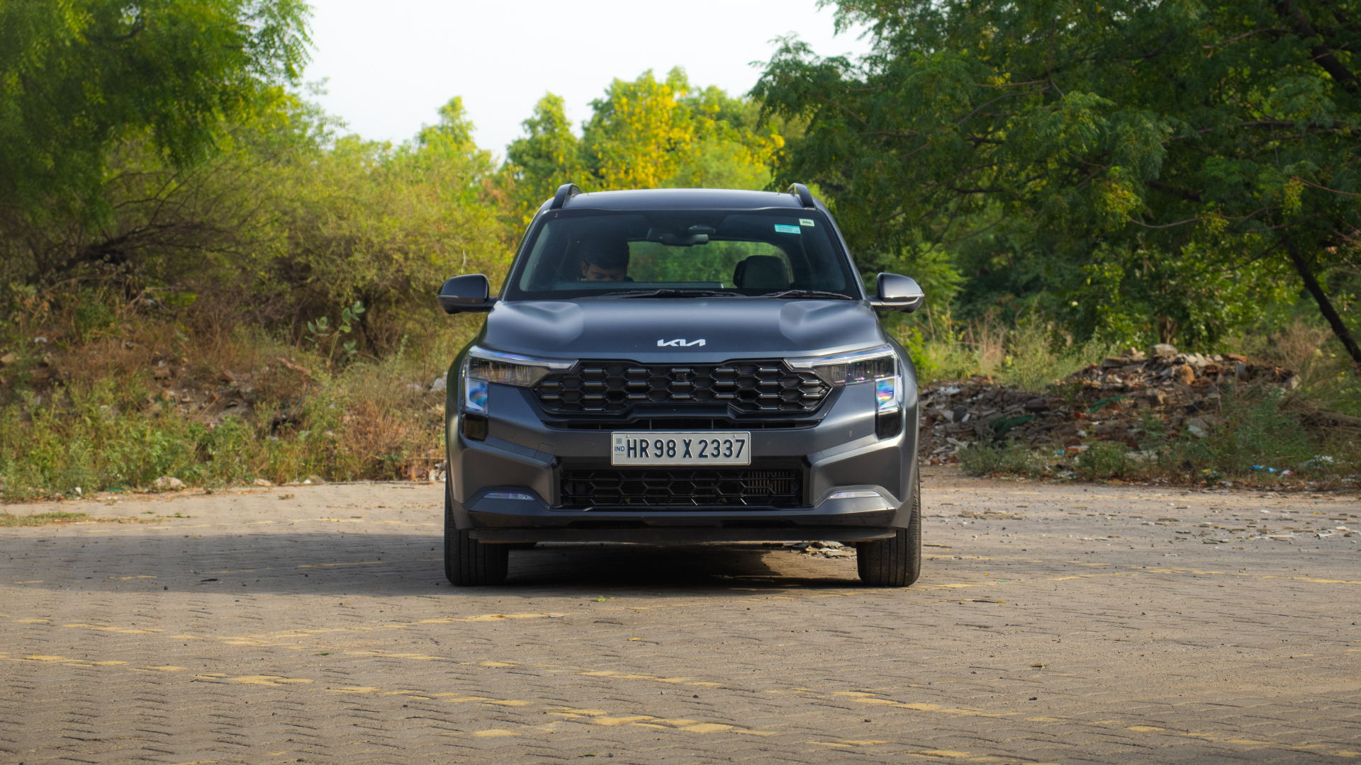 Kia Sonet in matte black