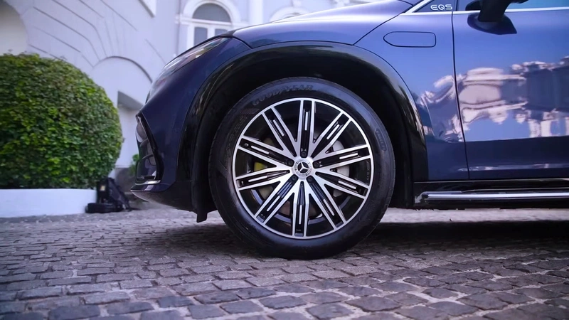 Mercedes-Benz EQS SUV