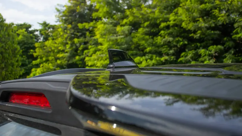 shark-fin antenna and rear spoiler