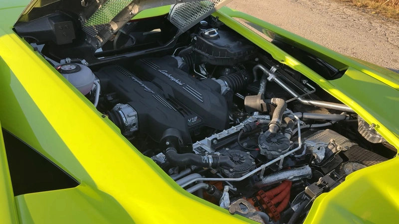 Lamborghini Revuelto