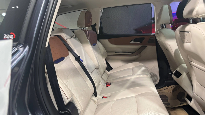 Second row seating area with retractable sunshade
