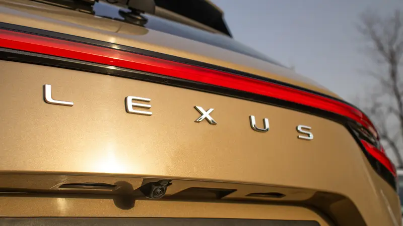350h AWD rear lettering