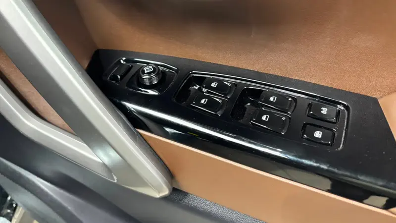 Z8 S driver side power window switches