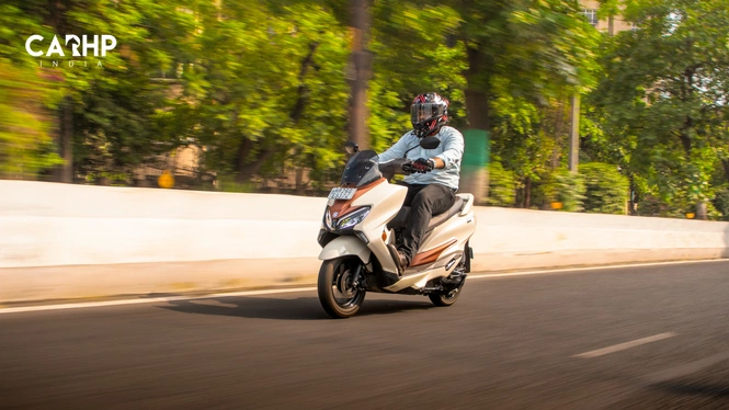 Suzuki Burgman Street on road