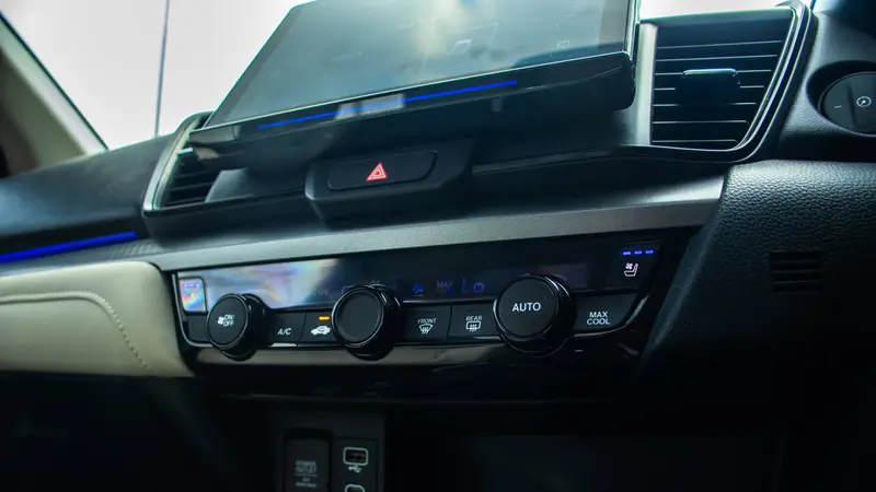 Dashboard automatic climate control panel