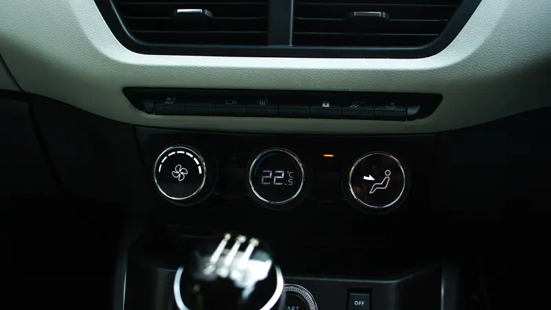 dashboard with automatic climate control