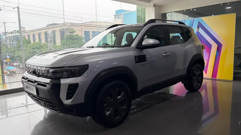 Evolution front left three quarter profile