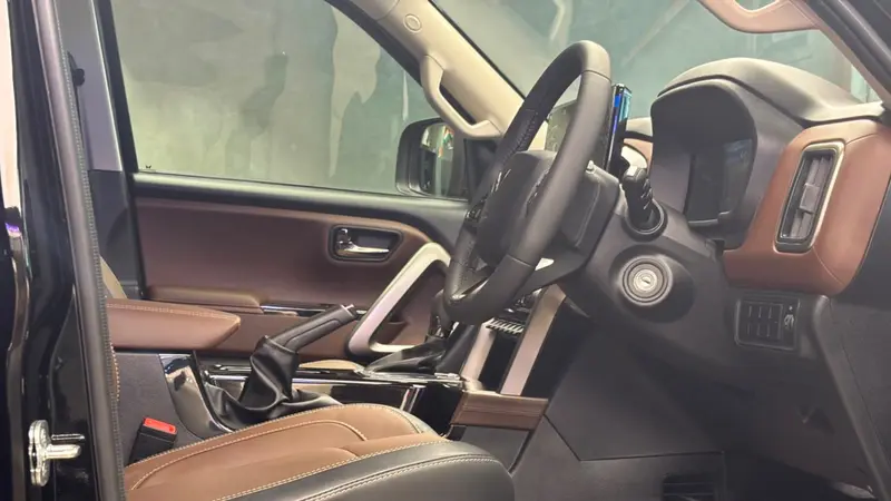 Z8 S front cabin view from outside