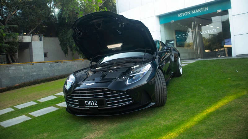 Aston Martin DB12