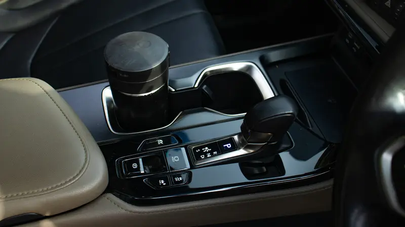 350h AWD centre console and gear selector