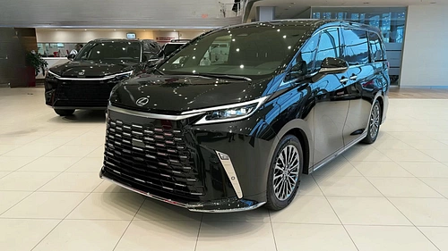 Lexus LM Image