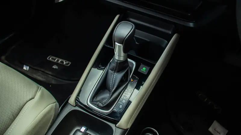 CVT automatic gear selector with ECON mode button