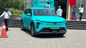 VinFast Limo Green