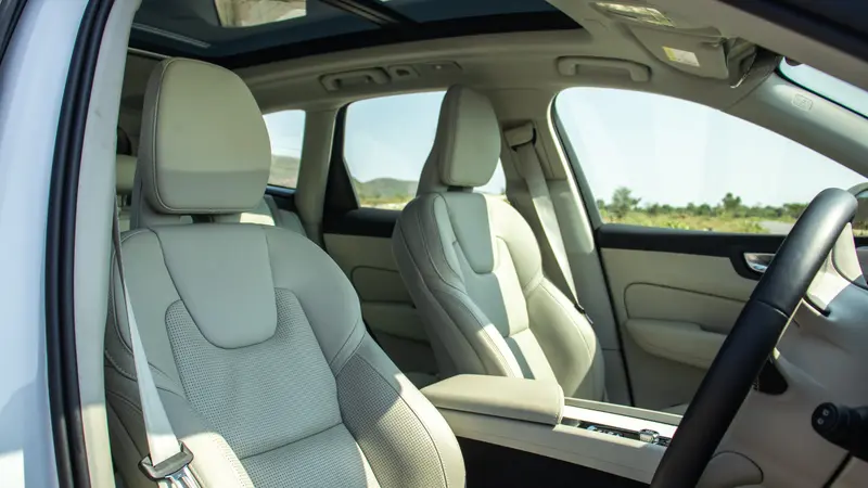 Front seats and sunroof