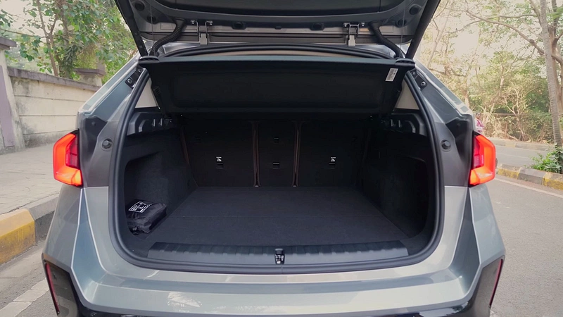BMW iX1 LWB