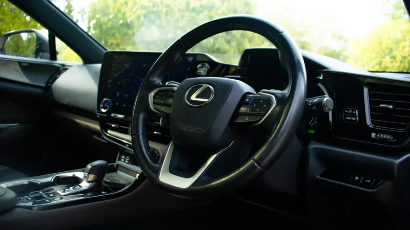 350h AWD Front cabin and dashboard