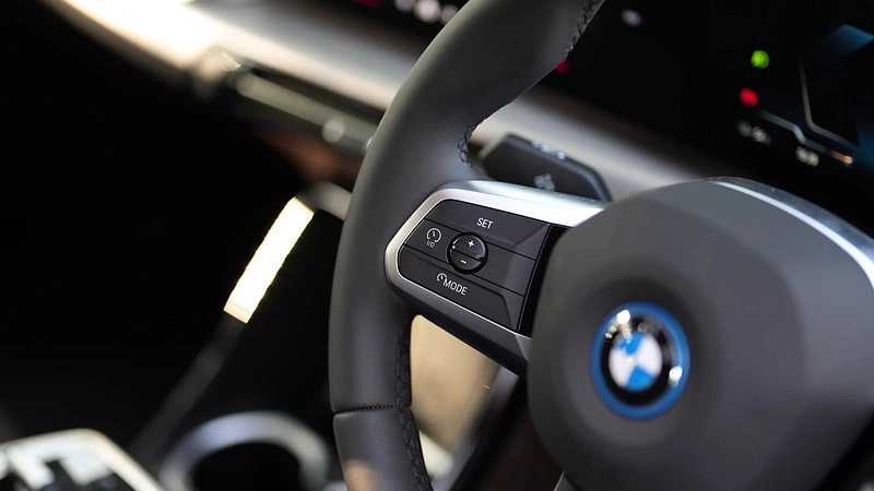 BMW iX1 LWB