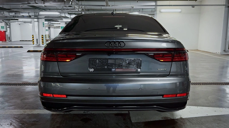 Audi A8 L