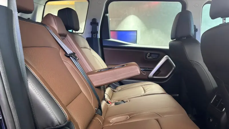 Z8 S middle row seat