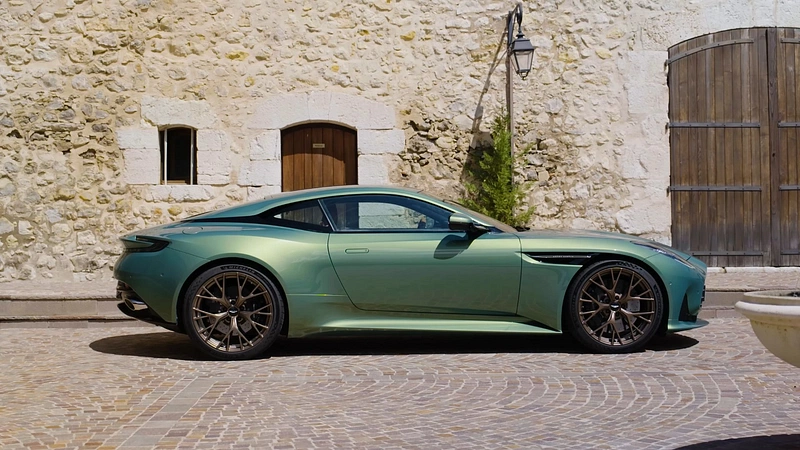 Aston Martin DB12