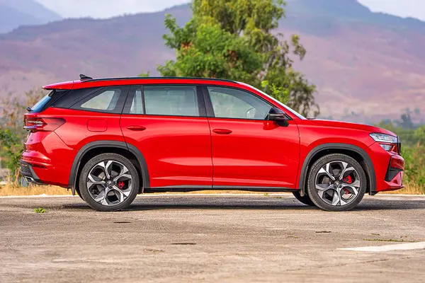 This three-row SUV has a wheelbase of 2789mm.