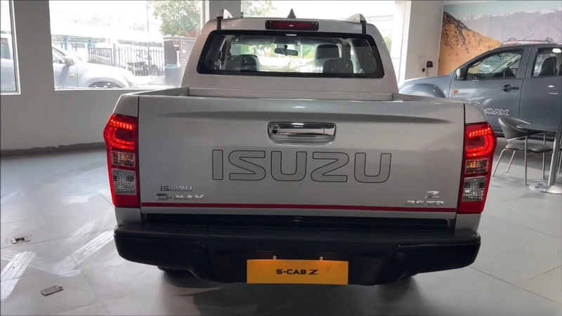 Isuzu S-CAB Z
