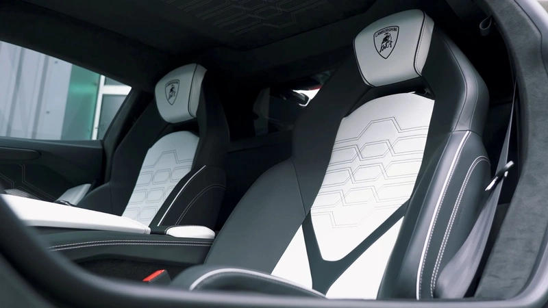 Lamborghini Revuelto