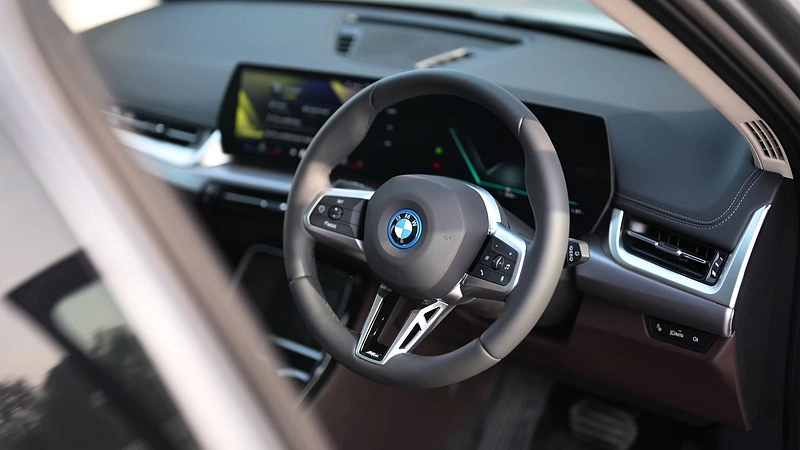 BMW iX1 LWB