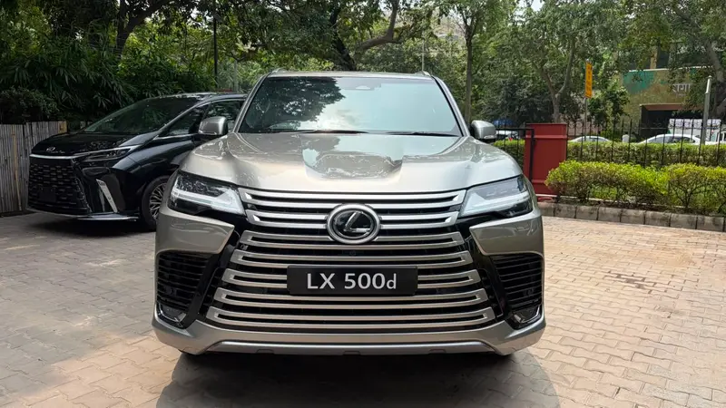 front view with spindle grille and LED headlamps
