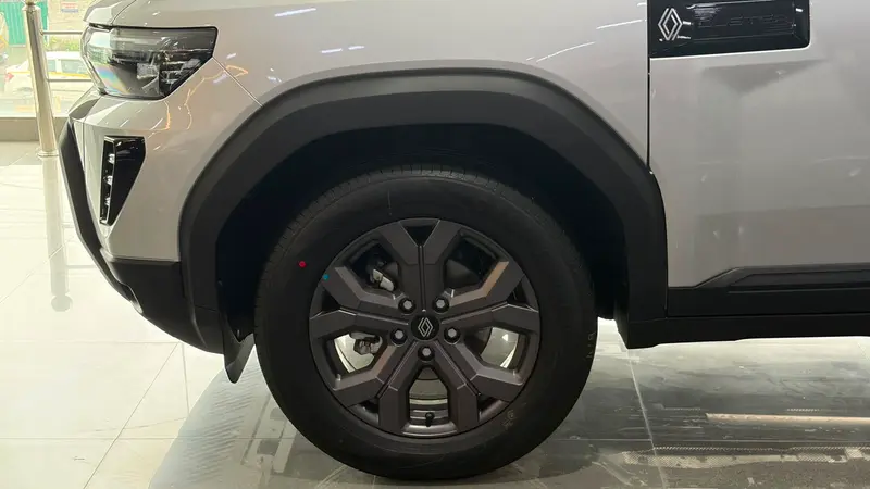 Evolution 17-inch ocean alloy wheel