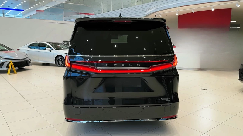 Lexus LM