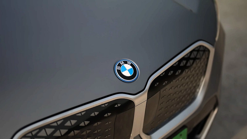 BMW iX1 LWB
