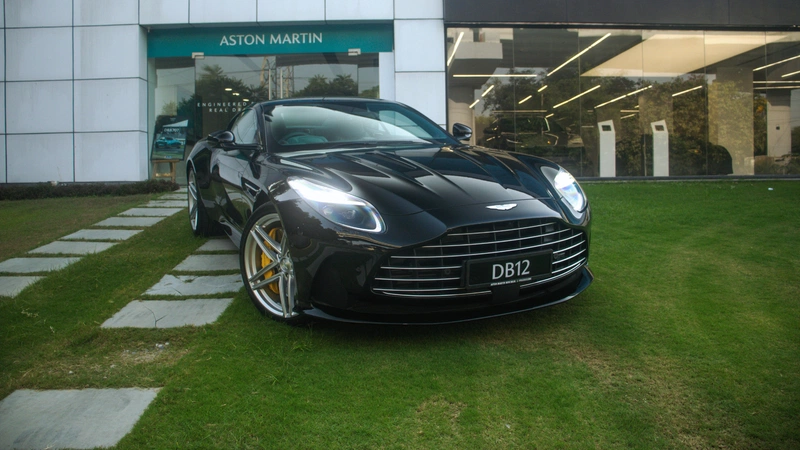 Aston Martin DB12
