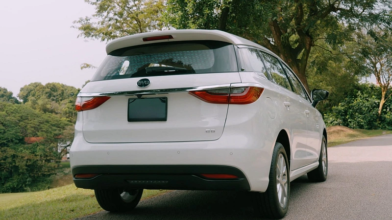 BYD E6