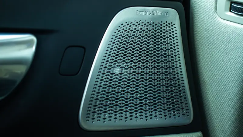 Bowers & Wilkins door speaker