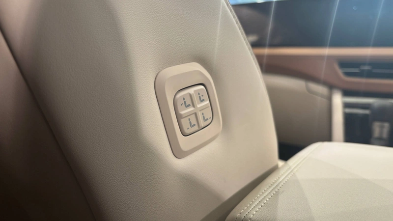 Third row easy tumble seat release buttons