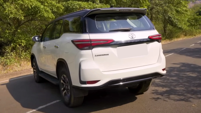 Toyota Fortuner Legender