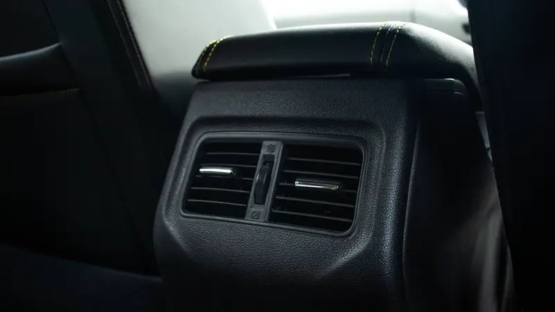 rear air-conditioning vents